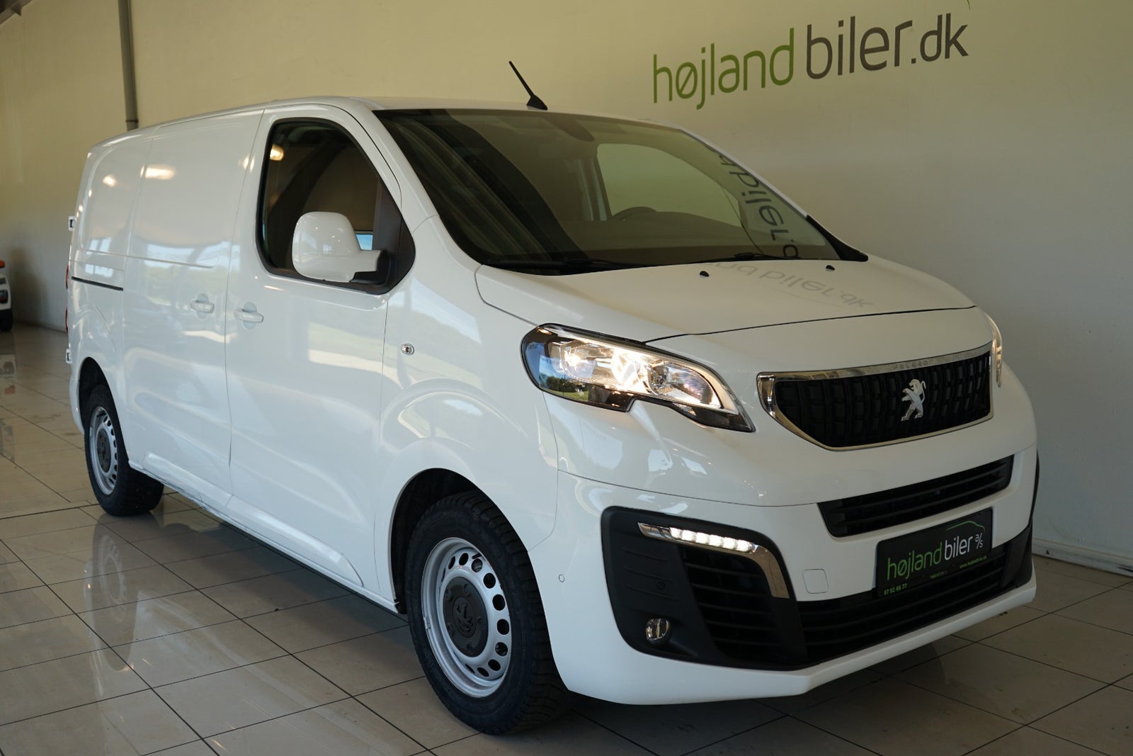 Peugeot Expert BlueHDi 120 L2 Premium Van 2018
